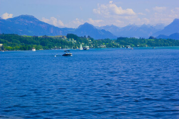 Fototapeta na wymiar beautiful scene in lake luzern , switzerland