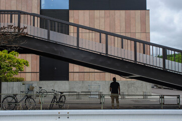 Obraz premium people on the bridge