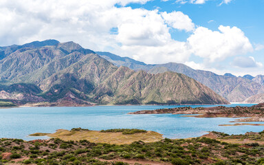 Fototapeta na wymiar Argentina, Province of Mendoza, the artificial lake Potrerillos. 