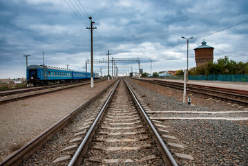 Plakat railroad tracks in the countryside