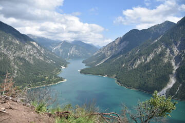 Fototapeta na wymiar lake and mountains 
