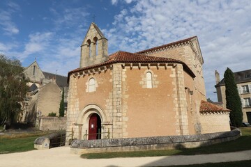 Fototapeta na wymiar Le baptistere Saint Jean, vue de l'exterieur, ville de Poitiers, departement de la Vienne, France