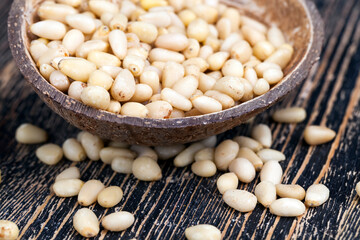 peeled pine nuts of small size