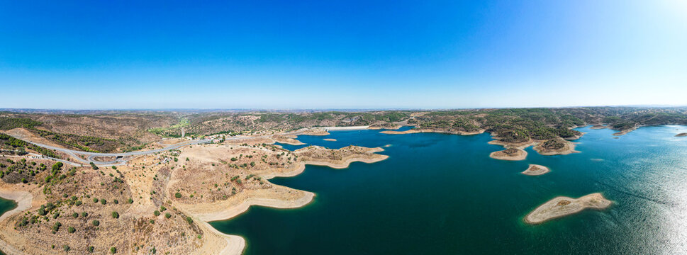 The Odeleite Dam, located in the municipality of Castro Marim in the Algarve, was built on the River Odeleite, which rises in the uplands of the Serra do Caldeir&atilde;o and flows into the Rio Guadiana