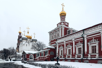 Fototapeta na wymiar The temple in the convent.Winter, snow,frost.Moscow.