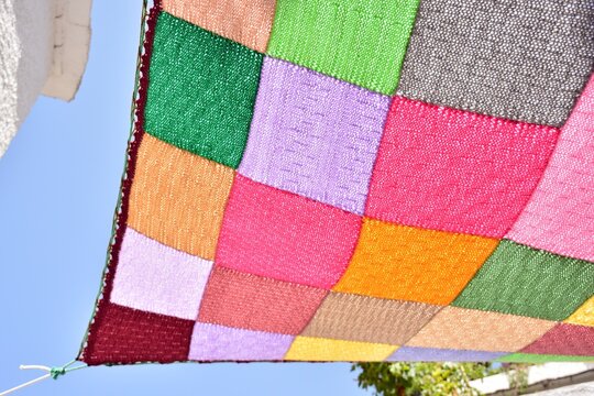Detalle de jarapas de lana hechas a mano, puestas como toldos en la Alpujarra de Granada