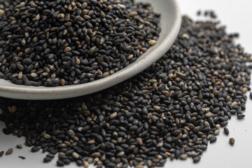 黒ごま（白バック）