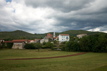 Fototapeta na wymiar village škrbina in region kras, carso slovenia