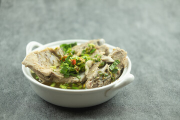 Lang zaap : hot and spicy pork neck bones soup.