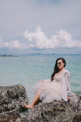 Travel to take photos on vacation at the sea.