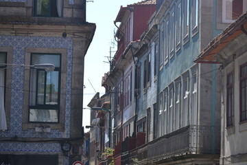 Fototapeta na wymiar side streets facade in porto portugal