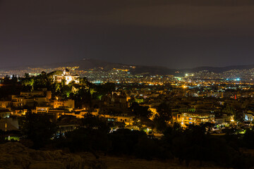 Fototapeta na wymiar ギリシャ　アテネのアレオパゴスの丘から見える夜景とライトアップされたアテネ国立天文台と聖マリナ教会