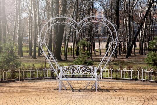 Place for photos in the park in the form of a heart. Valentine's day, declaration of love.