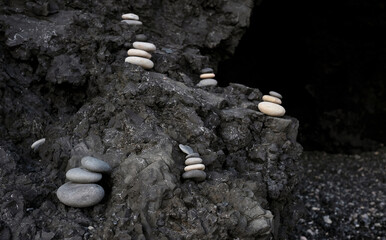 Obraz premium Stacked pebbles at Reynisfjara Black Beach, Iceland