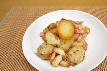 ポテトとベーコンの炒め物（ジャーマンポテト）
