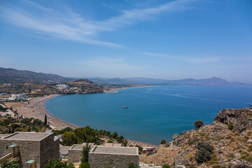 Fototapeta na wymiar ギリシャ　ロードス島にあるリンドスの丘から望むヴリチャの海岸