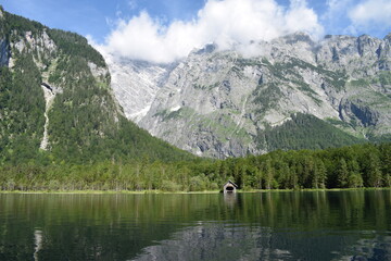 Fototapeta na wymiar Fischerhütte am Königssee