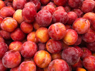 Fototapeta na wymiar Big pile of fresh plums