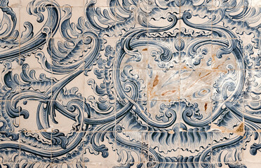 Azulejos traditionnels anciens dans l'université de Coimbra, Portugal
