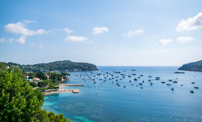 C&ocirc;te m&eacute;diterran&eacute;enne entre La Turbie et Nice sur la C&ocirc;te d'Azur en France.	