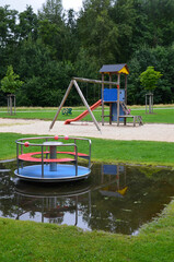 Spielplatz überflutet nach dem Unwetter im Park