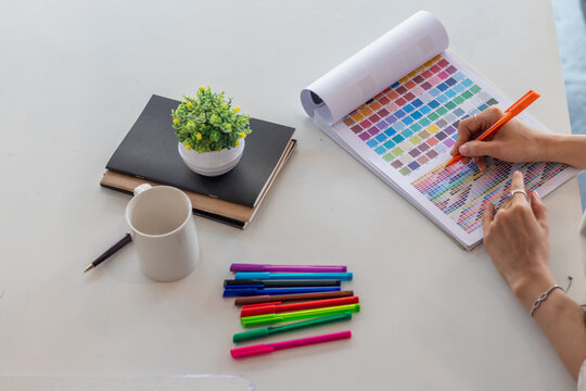 Young designers are choosing color schemes to use in their ux ui website design and working with mobile responsive web developers with ux ui Front End Designer Previewing to make them efficient.