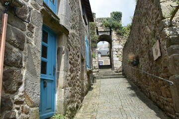 Fototapeta na wymiar Moncontour, bretagne, pierre, colombages