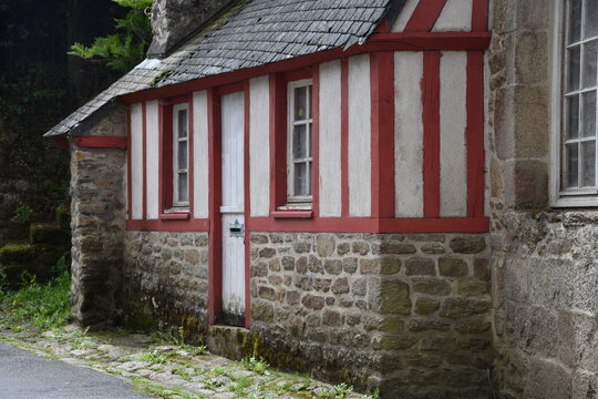 Moncontour, bretagne, pierre, colombages
