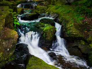 Obraz premium Small river flowing down between the rocks.