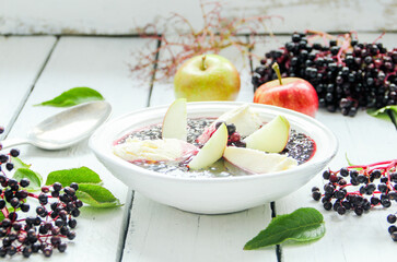 Holundersuppe Suppe Holunder mit Äpfeln Apfel 