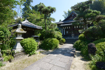Fototapeta premium 平等寺 浪切不動と不動堂 奈良県桜井市三輪