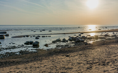 Fototapeta na wymiar Sunset on the Gulf of Finland in Komarovo.