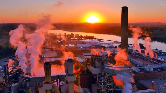 This is a factory emissions shot that has a truly special visual surprise, the warm air from the factory suddenly condenses on the lens, and then in another instant, it is gone; 100% real effect.