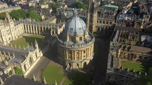 Aerial of Radcliffe Camera, Bodleian Library, Oxford University, Oxford city centre, Oxfordshire, England