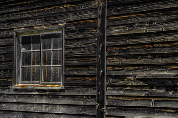 Fototapeta na wymiar 古びた木造建築の外壁