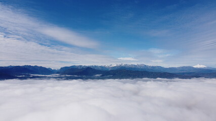 cordillera de los andes sobre las nubes