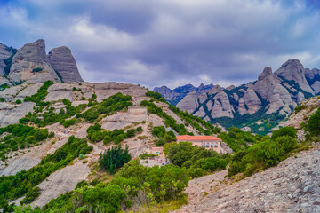 Fototapeta na wymiar モンセラットの奇形岩山（カタルーニャ州）