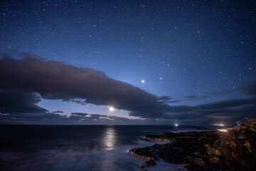 三宅島の星空と月