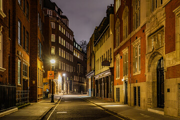 イギリス・ロンドンの住宅街の夜景 - obrazy, fototapety, plakaty
