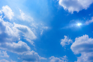 太陽の日差しと爽やかな青空と雲の背景素材_d_14