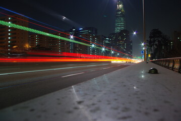 Fototapeta na wymiar 도시 도로 야경