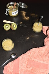 Photographie culinaire d'une compote pommes-kiwi