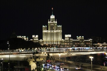 Fototapeta na wymiar Moskva river in the heart of Moscow during night. Shot taken close to Zaryadye park. 