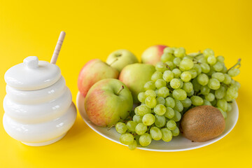 bowl of grapes and apples