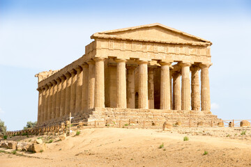 Obraz premium The Temple of Concordia is an ancient Greek temple in the Valle dei Templi in Agrigento, Sicily, Italy.