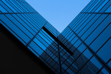 Fototapeta na wymiar Blue skyscraper