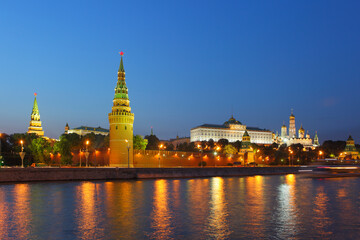 Obraz premium Night view of the Kremlin from the Moscow River, Moscow, Russia