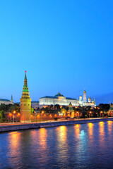 Obraz premium Night view of the Kremlin from the Moscow River, Moscow, Russia