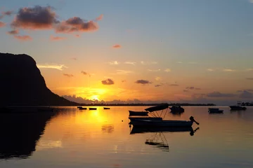 Crédence de cuisine en verre imprimé Le Morne, Maurice Little harbour at sunset in Le Morne Brabant, Mauritius