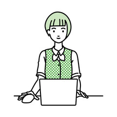 デスクで座ってPCを使っている事務員制服の女性